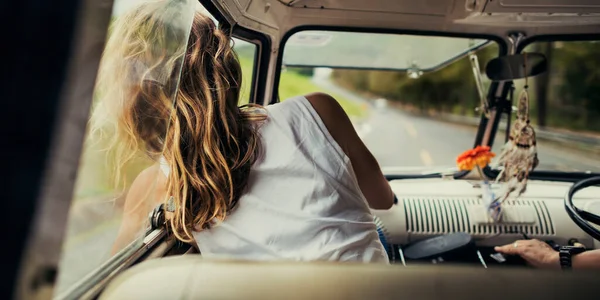 Diverso Grupo Personas Disfrutando Viaje Por Carretera Festival — Foto de Stock