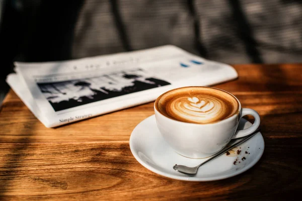 Kávézó Cafe Latte Cappuccino Újság Koncepció — Stock Fotó