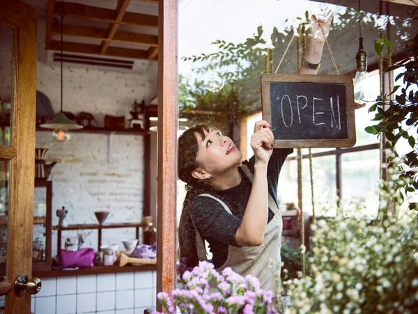 Woman Hanging Open Sign — Stock Photo, Image