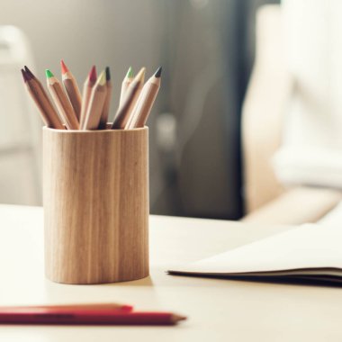 Renkli Kalem Yaratıcı Konsepti Çizimi