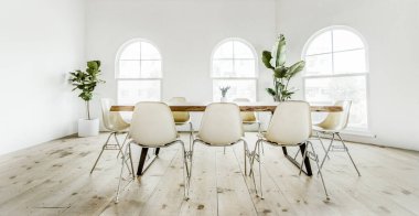 Modern ve havalı toplantı odası.