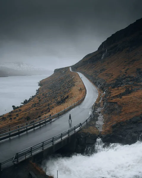 Autopista Panorámica Junto Lago Las Islas Feroe —  Fotos de Stock