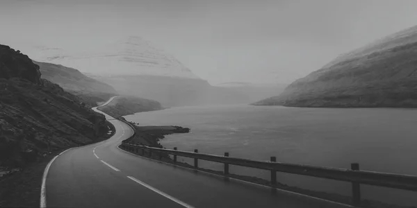 Scenic Freeway Lake Black White — Stock Photo, Image