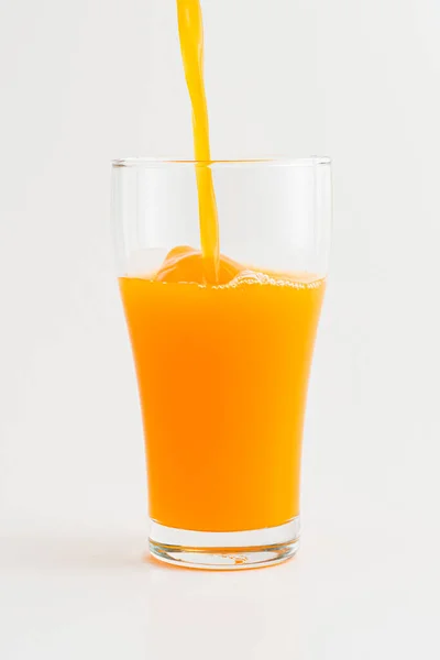 Pouring Fresh Organic Orange Juice Glass — Stock Photo, Image