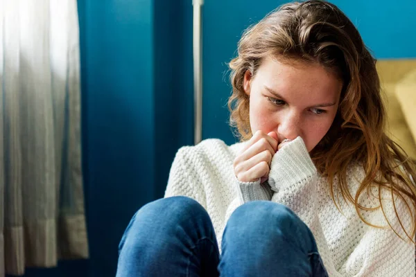 Young Alone Girl Feeling Sad — Stock Photo, Image