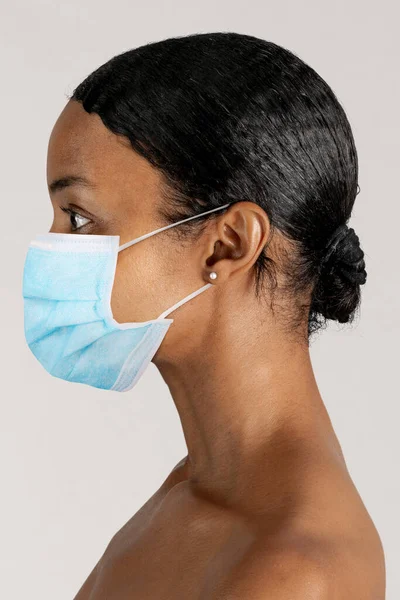 Wanita Kulit Hitam Mengenakan Masker Bedah Dalam Foto Profil — Stok Foto