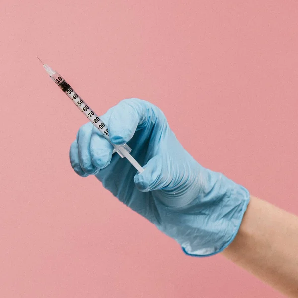 Infirmière Tenant Une Seringue Injectable — Photo