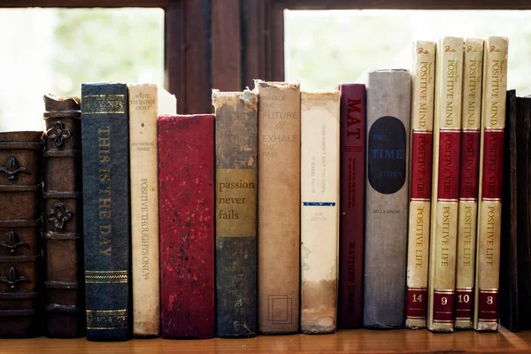 Old Books Arranged Shelf — Stock Photo, Image