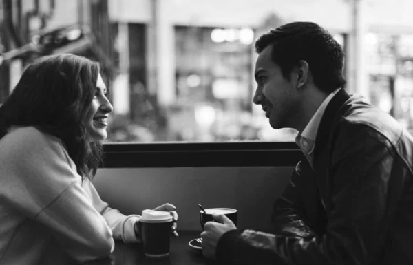 Paar Trinkt Kaffee Einem Café — Stockfoto