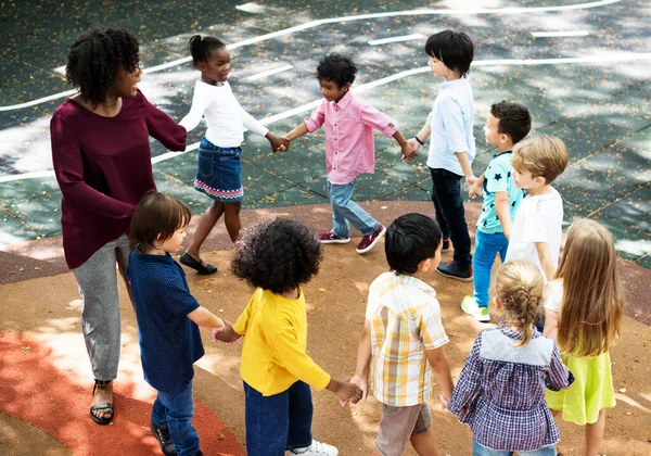 Gelukkige Jonge Geitjes Basisschool — Stockfoto