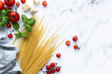 Makarna soslu makarna. Taze malzemeli.