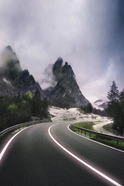 Col Route Sinistre Dans Les Dolomites — Photo