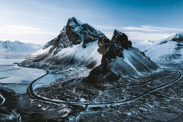 Drönare Utsikt Över Ett Snötäckt Eystrahorn Berg Island — Stockfoto