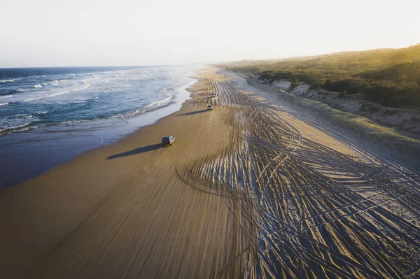 Auto Che Guidano Una Spiaggia — Foto Stock