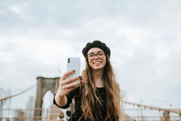 Vidám Vesz Egy Selfie Brooklyn Bridge Usa — Stock Fotó