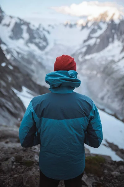 Man Watching Chamonix Alps France — Stock Photo, Image