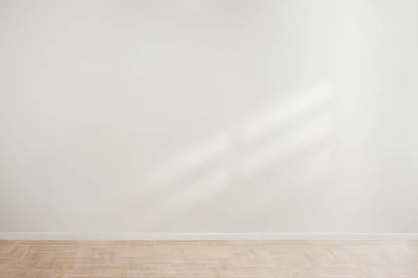 Λευκό Κενό Τσιμεντένιο Τοίχο Mockup Ξύλινο Πάτωμα — Φωτογραφία Αρχείου