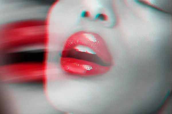 Sensual Mujer Que Usa Recurso Diseño Lápiz Labial Rojo Brillante Fotos de stock libres de derechos