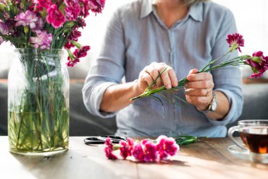 Masada çiçek budama ve düzenleme