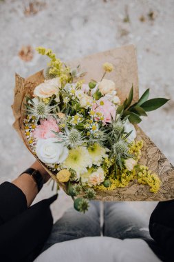 Güzel bir buket çiçek.