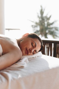 Spa tedavisi gören bir kadın.