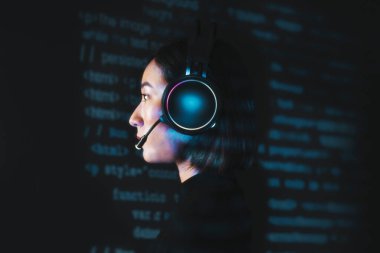 İkili kodu kıran kadın hacker