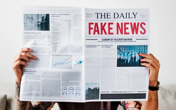 Fake News Schlagzeile Einer Zeitung — Stockfoto