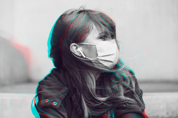 Vrouw Met Een Gezichtsmasker Publiek Sociaal Model — Stockfoto