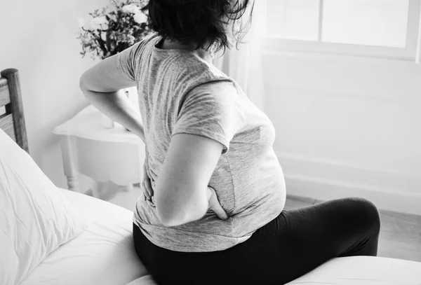 Mujer Embarazada Con Dolor Espalda — Foto de Stock