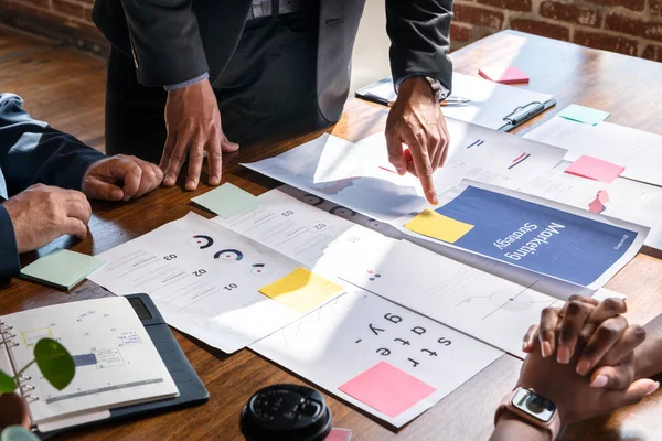 Geschäftsleute Beim Marketing Strategietreffen — Stockfoto