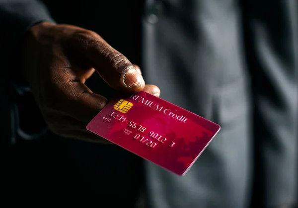 Detailní Záběr Ruky Držící Kreditní Kartu — Stock fotografie
