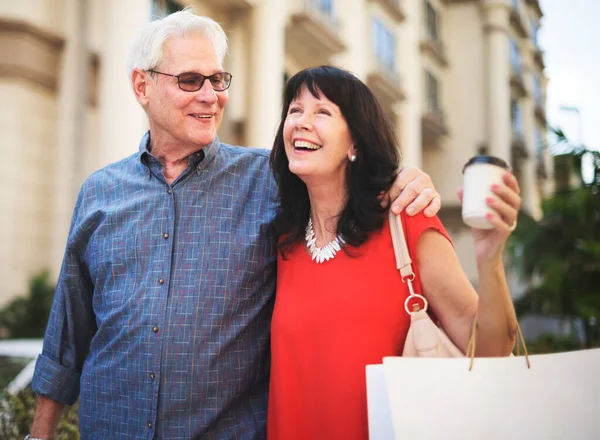 Coppia Matura Godendo Shopping Giro — Foto Stock