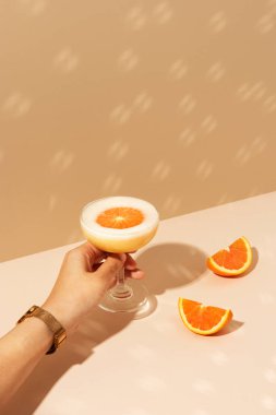 Taze turuncu margarita kokteyli.