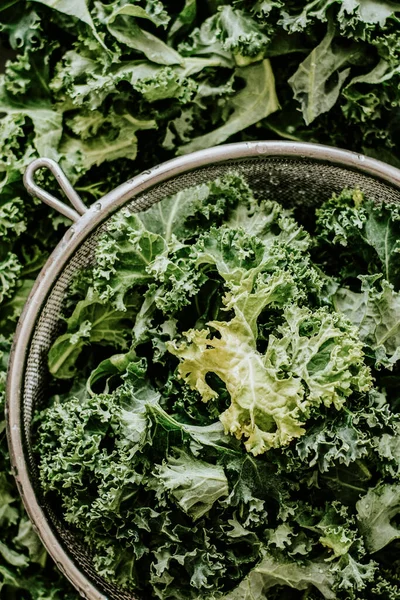 Col Rizada Fresca Una Fotografía Alimentos Colador — Foto de Stock