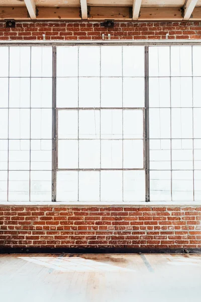 Bakstenen Muur Met Grote Glazen Raam Interieur Achtergrond — Stockfoto