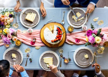 Bir gelin parti yemek masası havadan görünümü