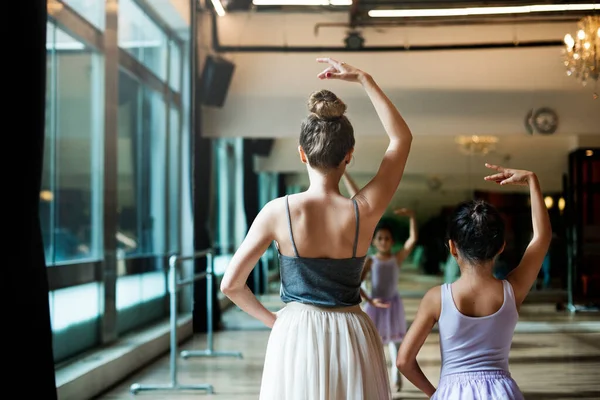 Menina Bailarina Com Seu Professor — Fotografia de Stock