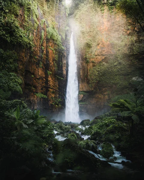 印度尼西亚爪哇瀑布景观 — 图库照片