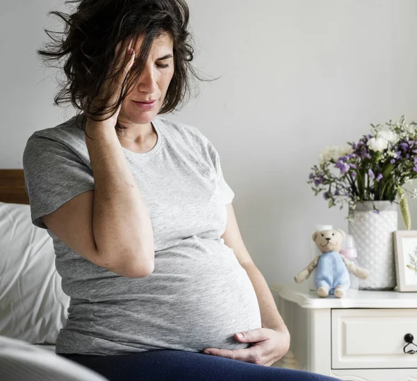 Gravid Kvinne Med Hodepine – stockfoto