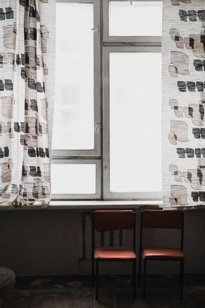 椅子2枚付きの窓 — ストック写真