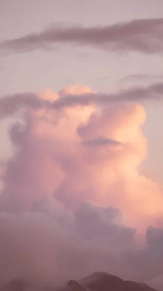 Pink Cloudy Sky Mobile Phone Wallpaper — Stock Photo, Image