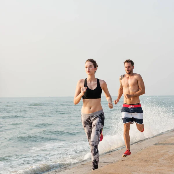 Healthy Young Couple Running Beach — Stockfoto