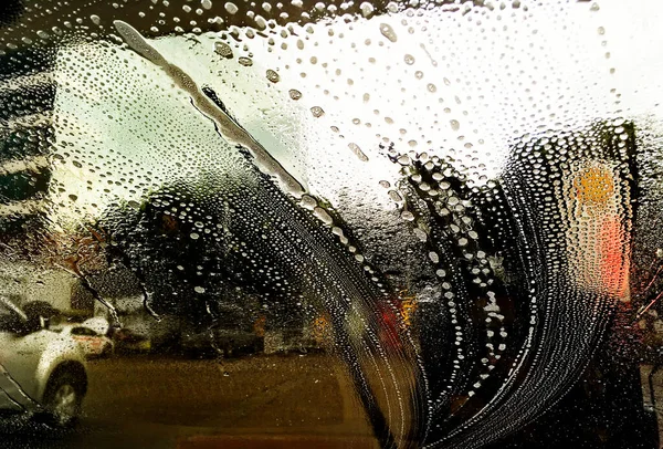 Seifenspuren Auf Der Windschutzscheibe Eines Autos — Stockfoto