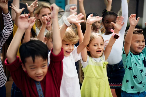 Gelukkige Jonge Geitjes Basisschool — Stockfoto