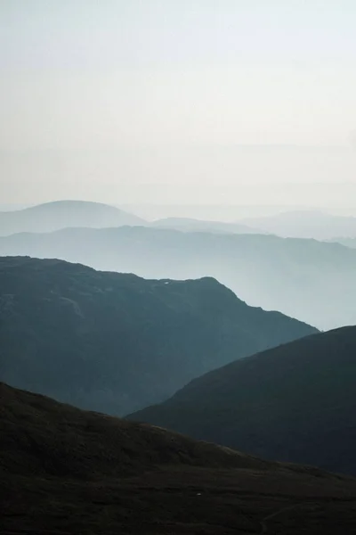 Misty Utsikt Över Helvellyn Utbud Vid Lake District England — Stockfoto