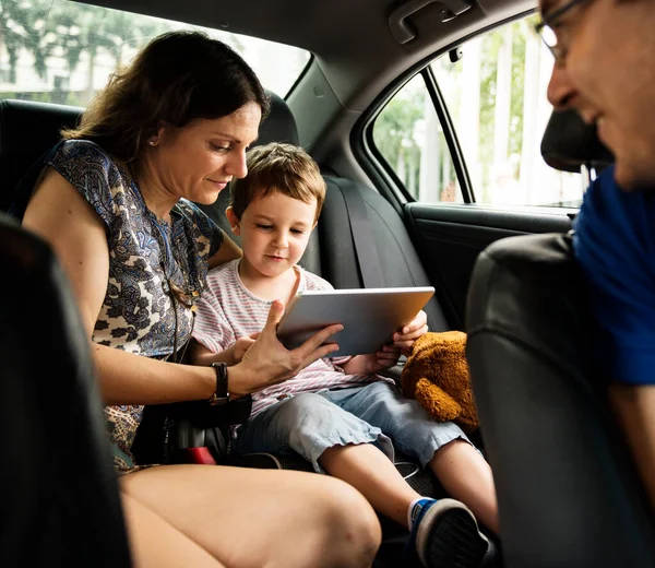 Son Mom Using Tablet Car — Stock Photo, Image