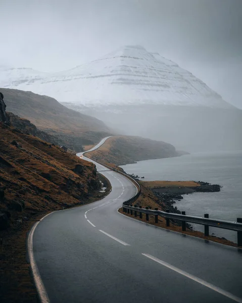 Naturskön Motorväg Vid Sjön Färöarna — Stockfoto