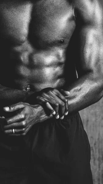Πολύ Γυμνασμένος Και Αθλητικός Μαύρος Άντρας — Φωτογραφία Αρχείου