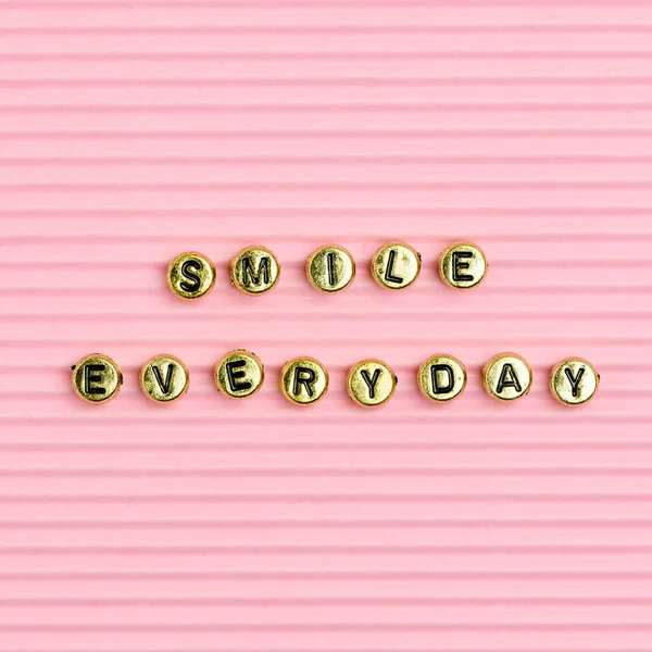 Smile Everyday Beads Text Typography — Stock Photo, Image