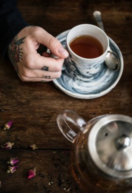 sıcak bitkisel çay